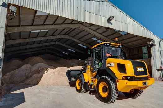 411 wheel loader, application